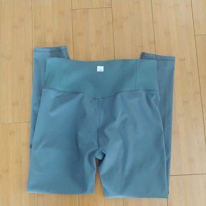 Vuori Women's Rib Studio Leggings Pant Size XL Blue Inseam 25" EUC